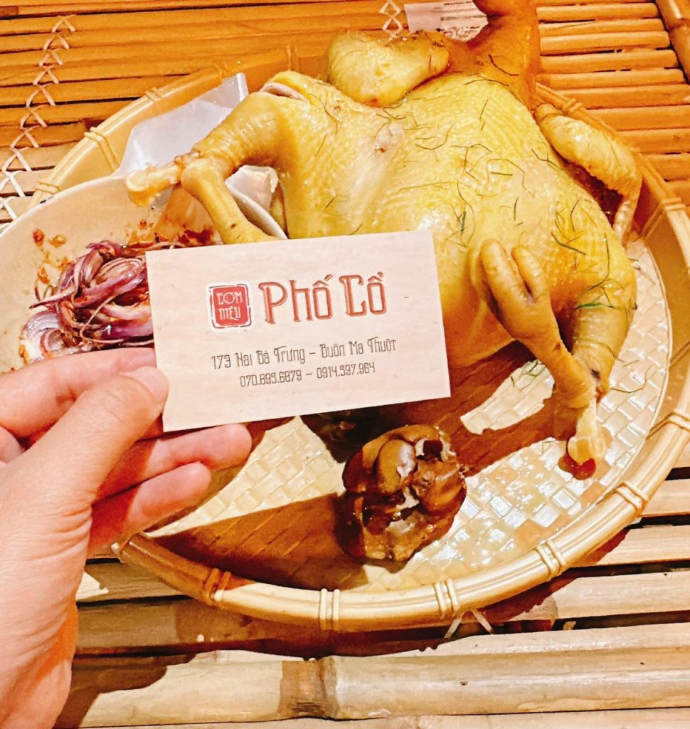 Món gà trong bộ ảnh của Cơm Niêu Phố Cổ.