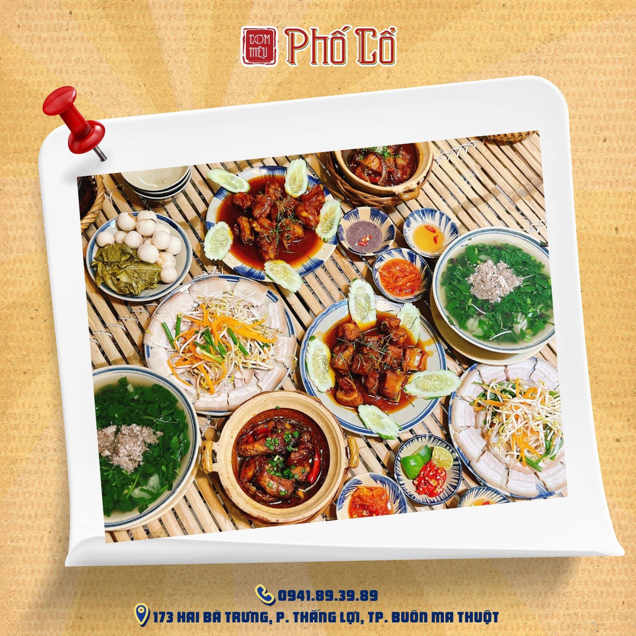Mâm cơm với nhiều món ăn tại Cơm Niêu Phố Cổ